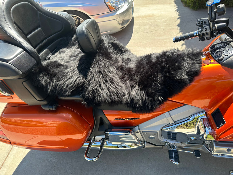 Full Pelt with Straps Sheepskin Buttpad®