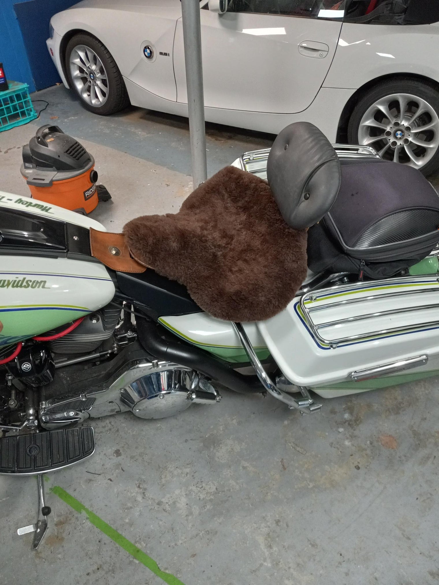 HD Police Solo/Large Tractor Style Sheepskin Buttpad®